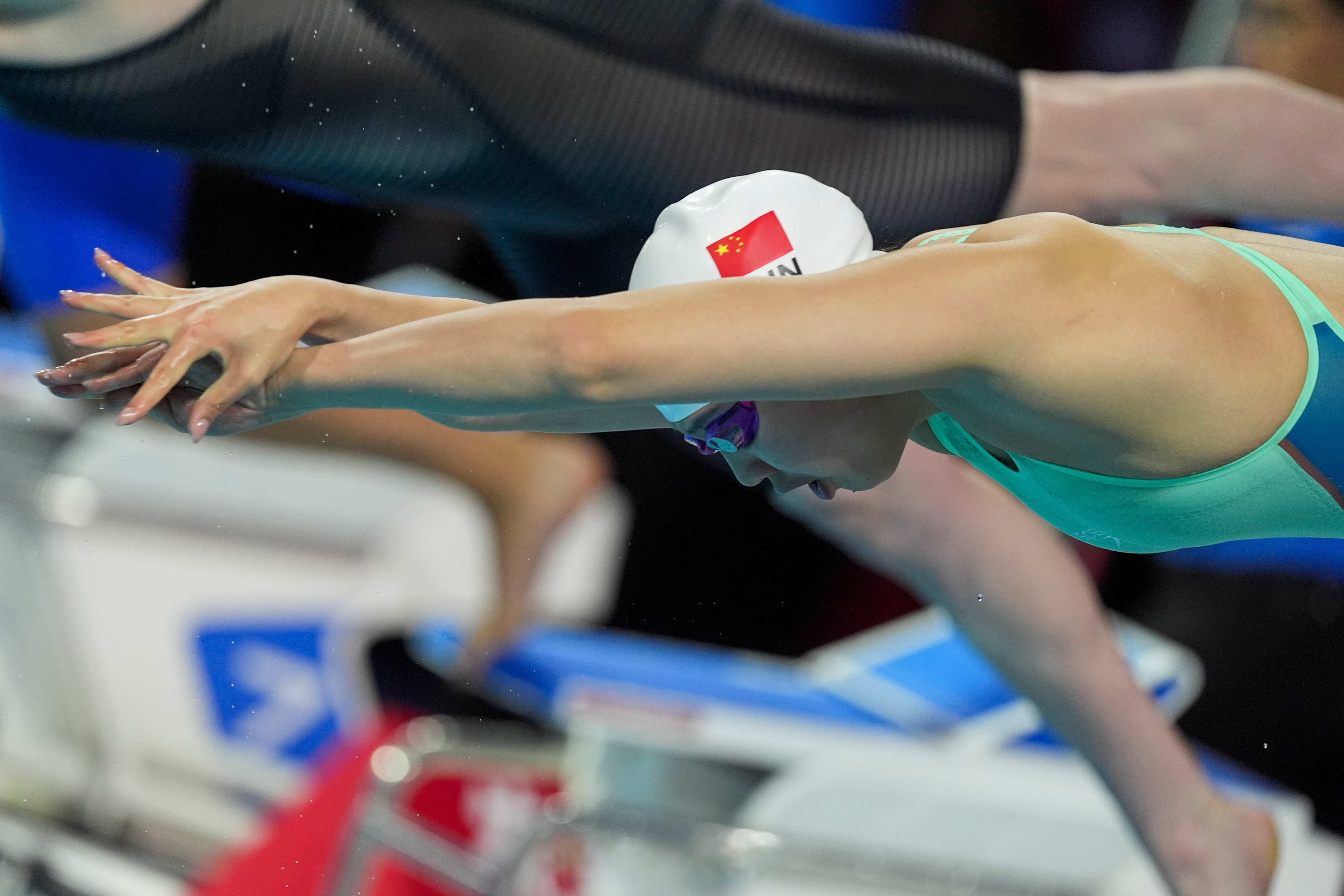 九游体育在线-游泳混合泳接力女子决赛选手风采