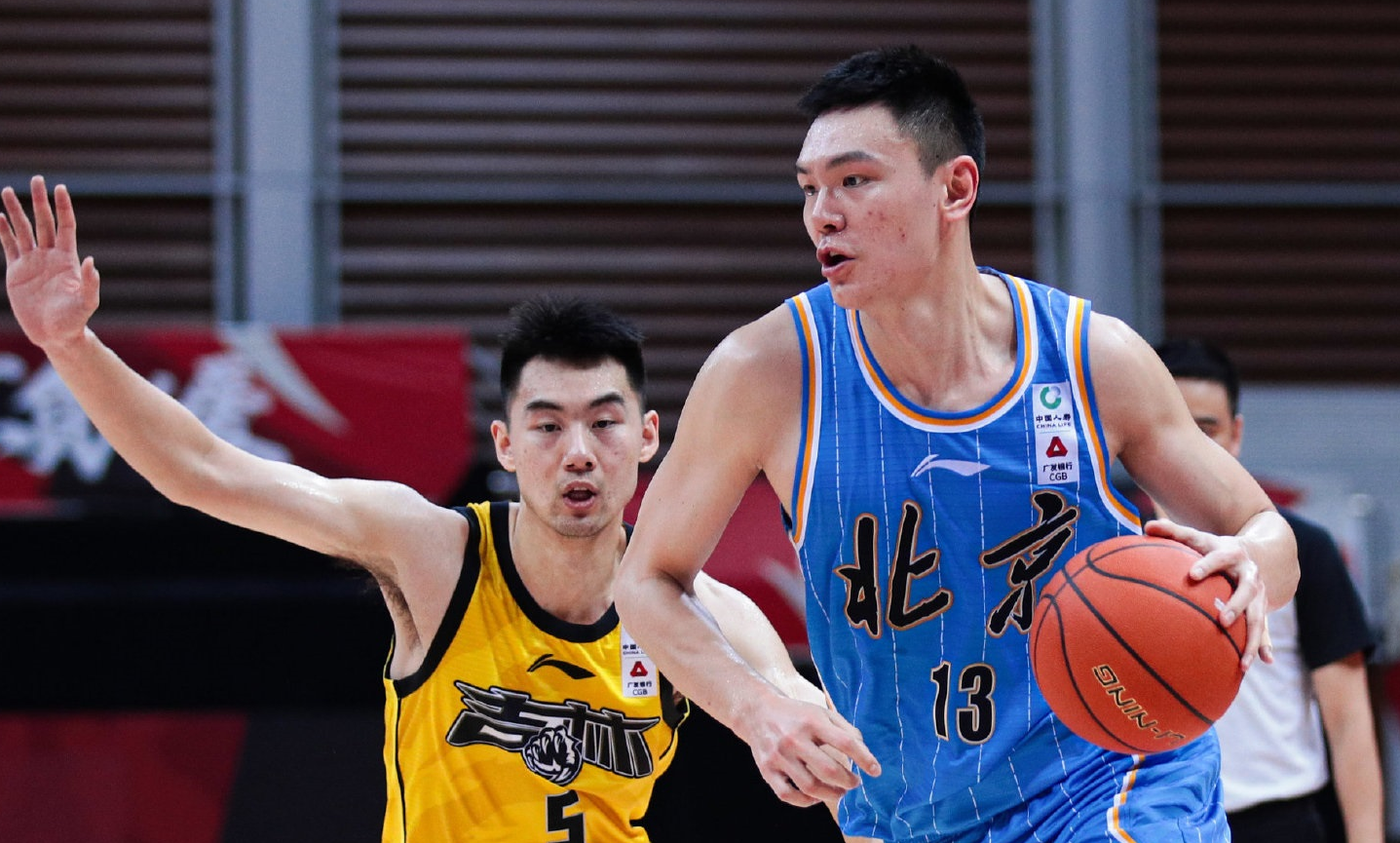 九游体育在线-球队备战CBA比赛，全力以赴迎接挑战