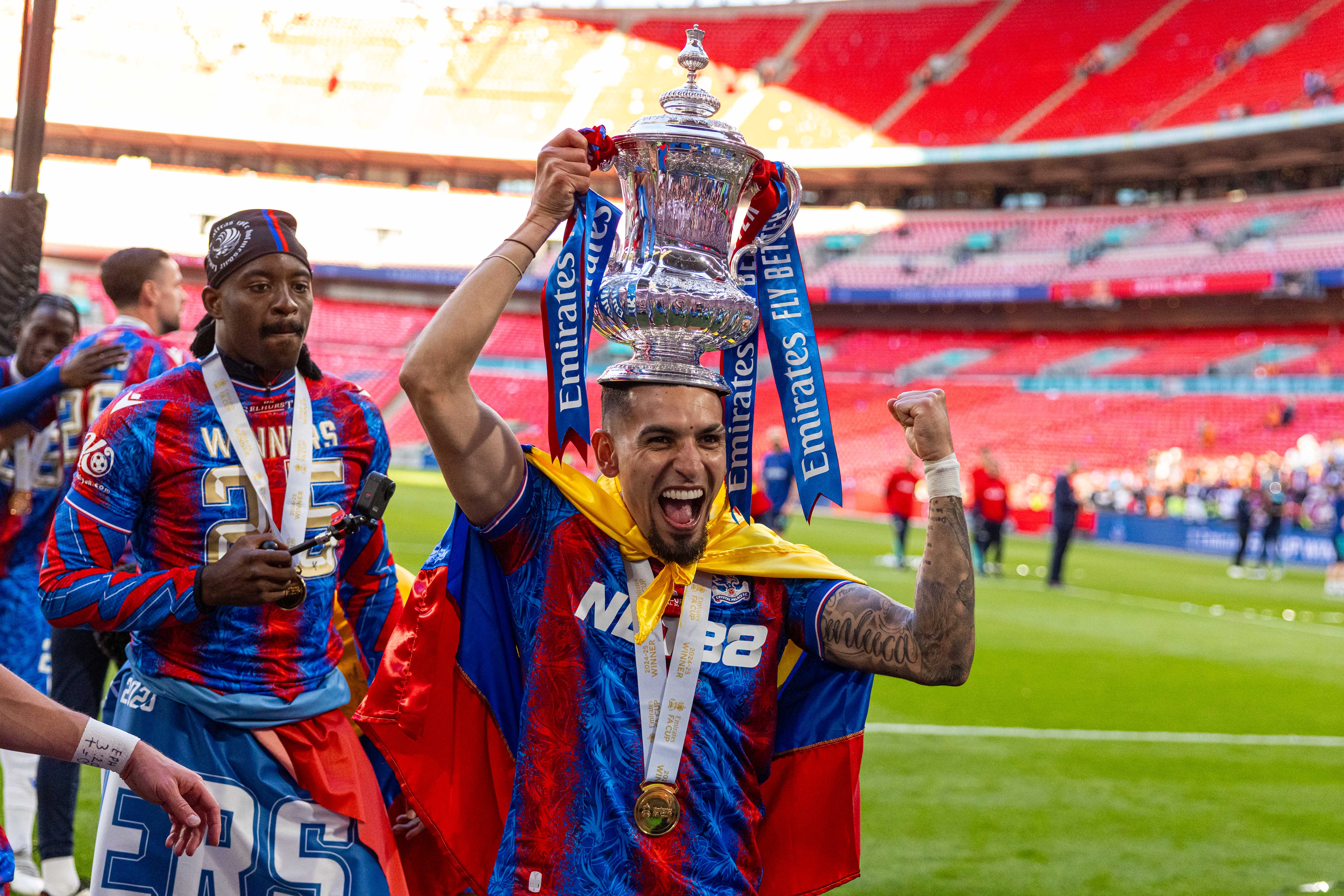 九游体育官网入口-英格兰球员表现出色，赢得观众掌声