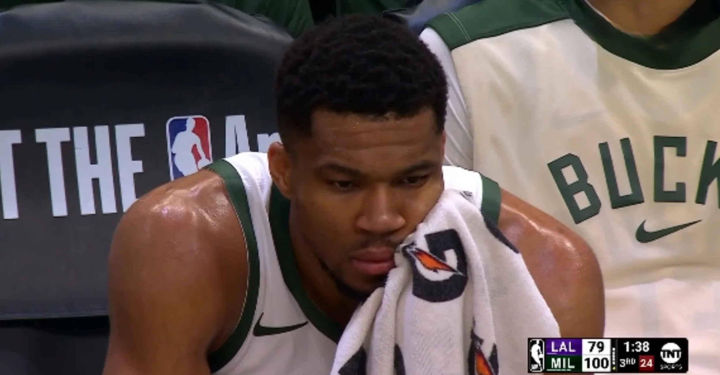 九游体育官网入口-雄鹿队长缺席比赛，队员各自表现不俗的简单介绍