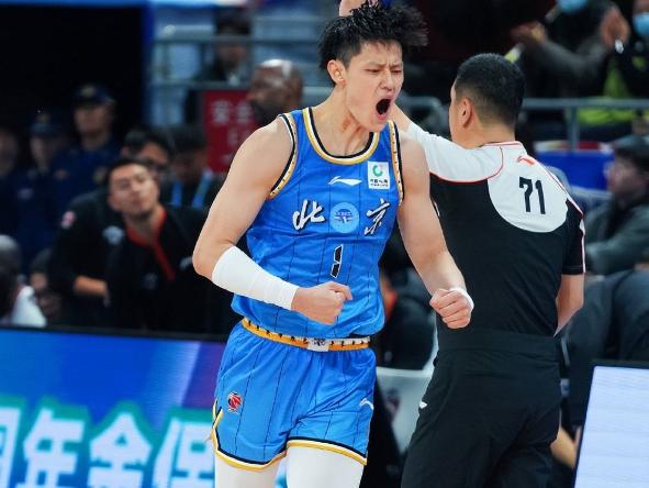 九游体育亚洲官网-北京首钢队外线进攻秀，击败对手