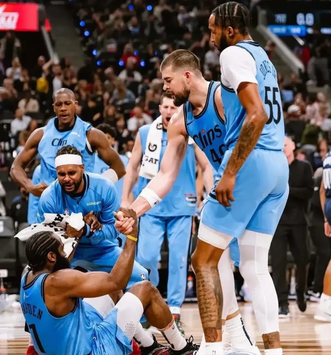 NBA西部决赛激烈对决，谁能笑到最后