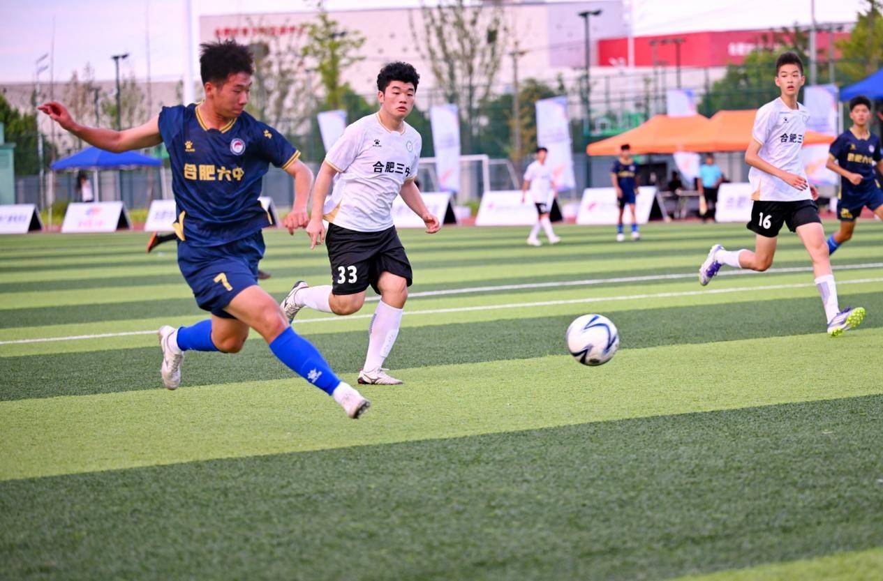 足球联赛的激烈程度渐趋白热化,备受瞩目的简单介绍 足球联赛的激烈程度渐趋白热化,备受瞩目的简单介绍