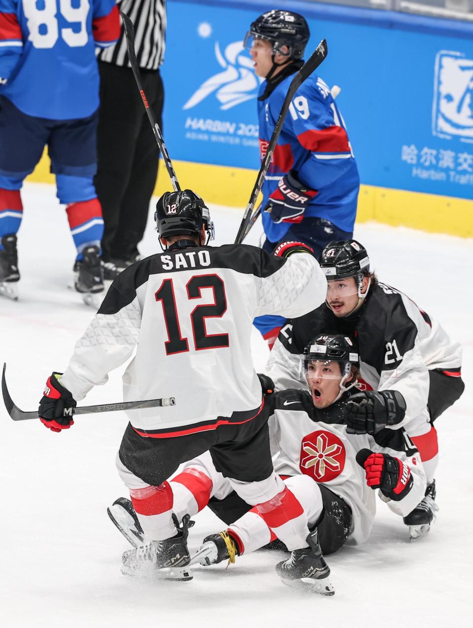 包含冰岛队奋力拼搏，锁定国际足球四强席位的词条